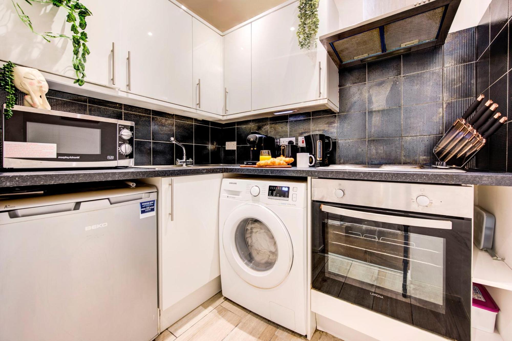 Hyde Park 1 Bedroom *