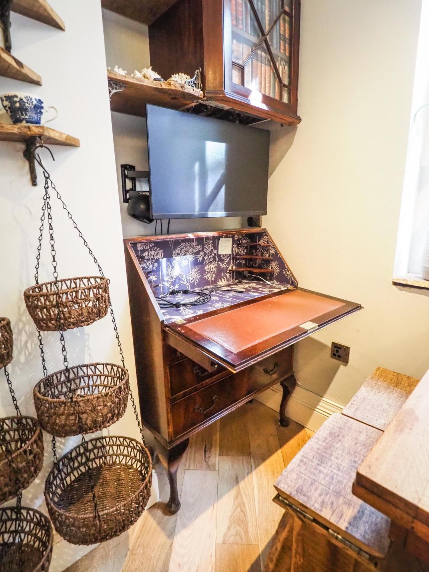 Fascinating Flat In Westminster London