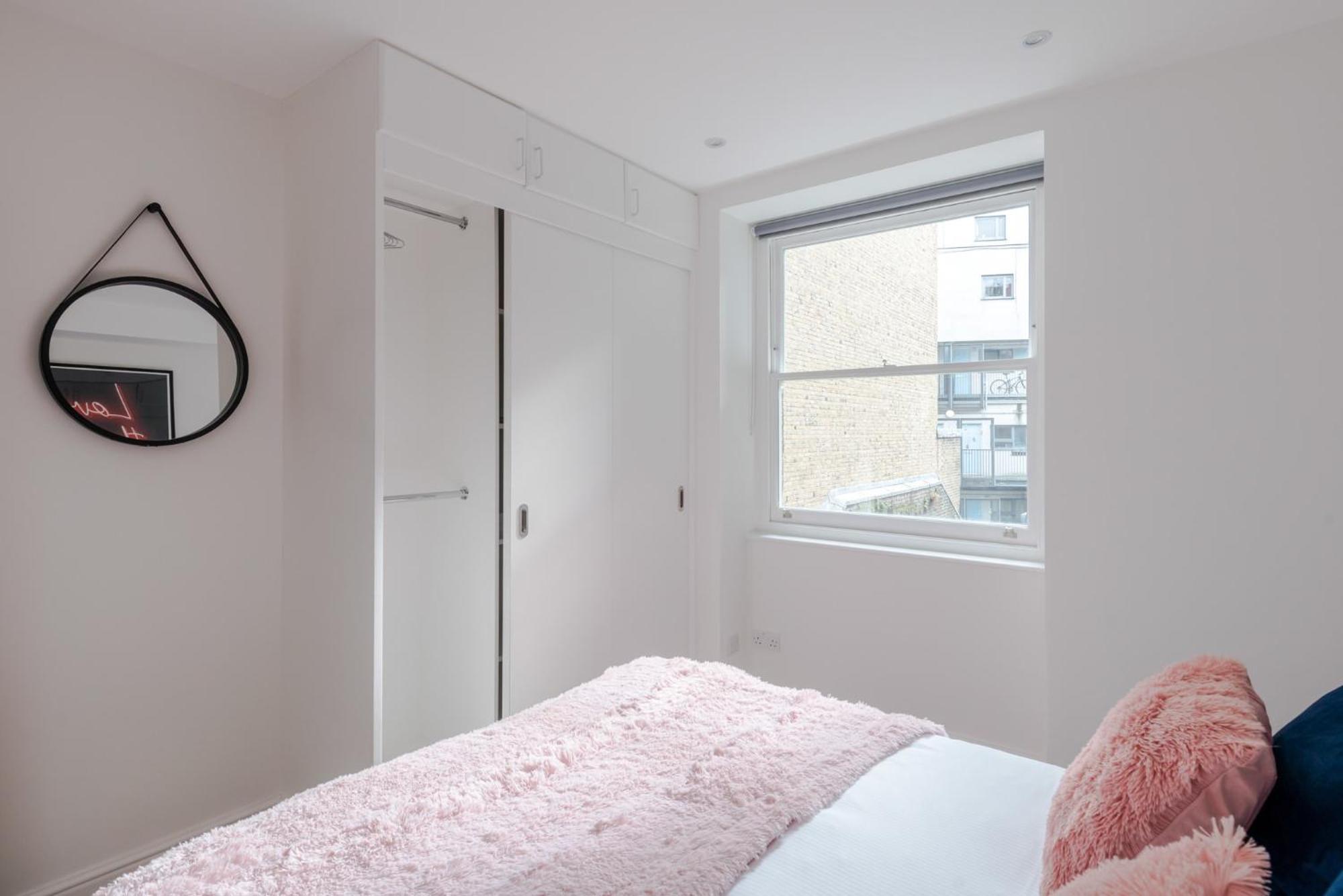 The Sensual Breeze - Fitzrovia - Frankie Says London
