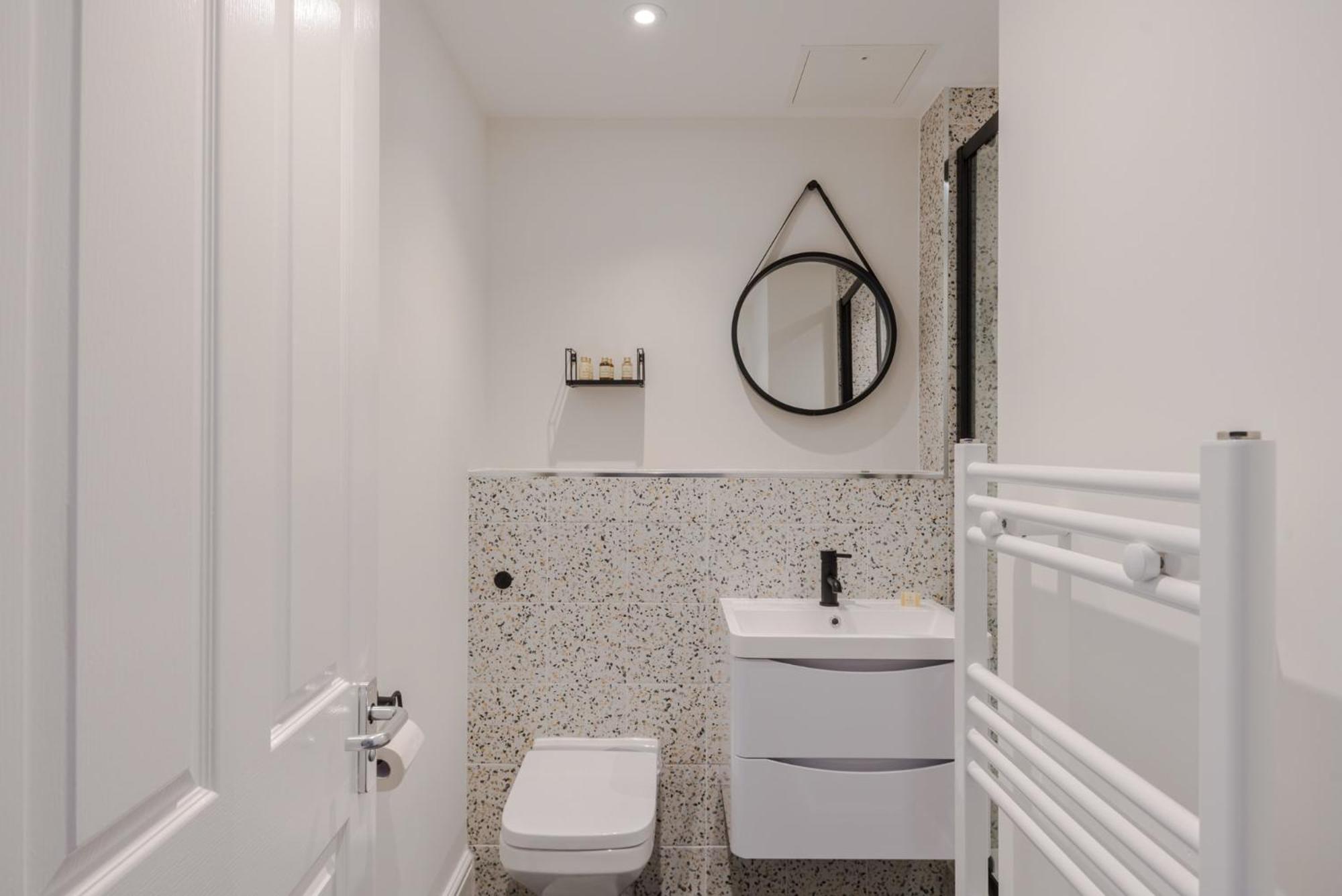 The Sensual Breeze - Fitzrovia - Frankie Says Apartment