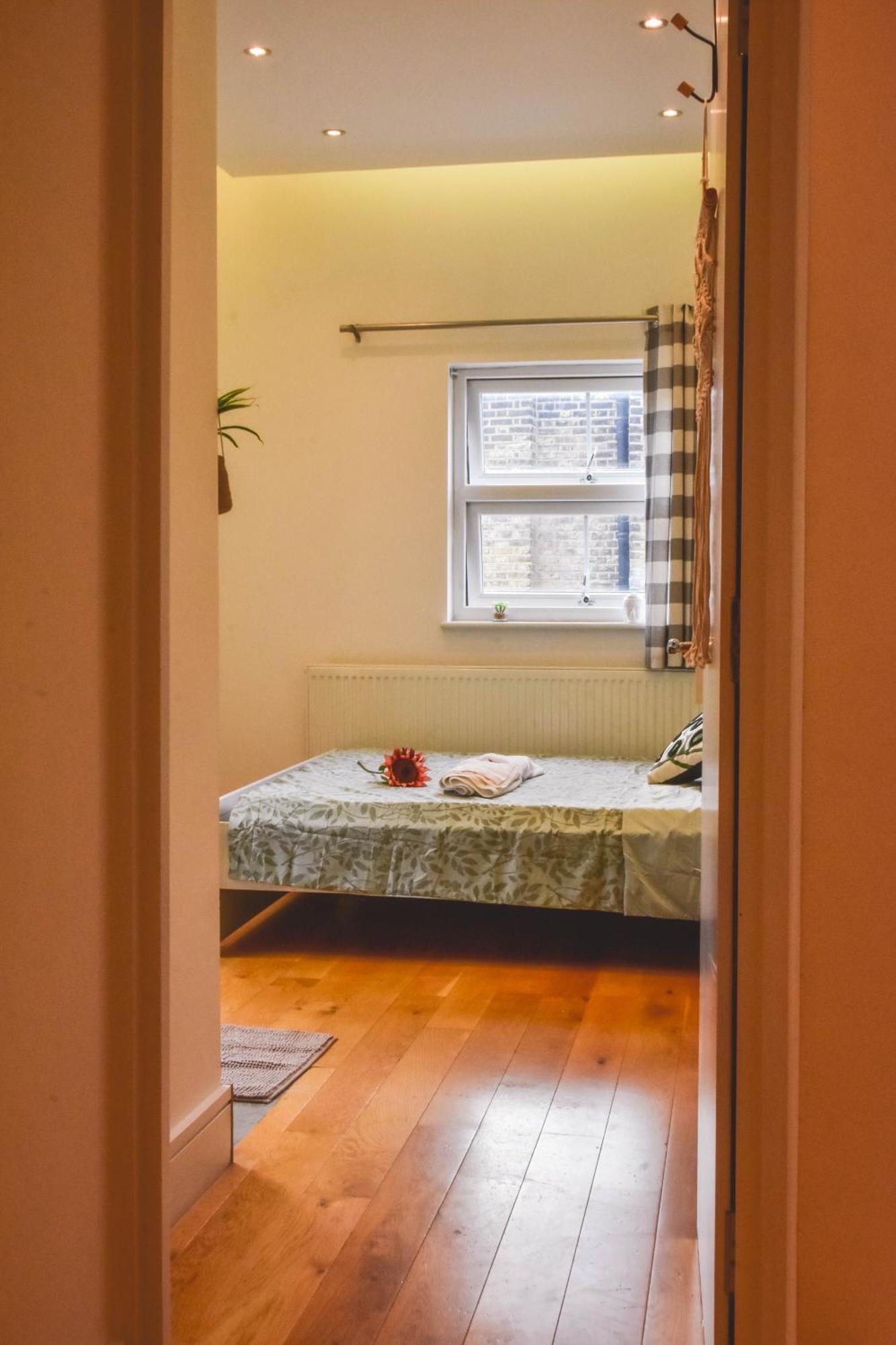 Apartment Putney , Modern-flawless !