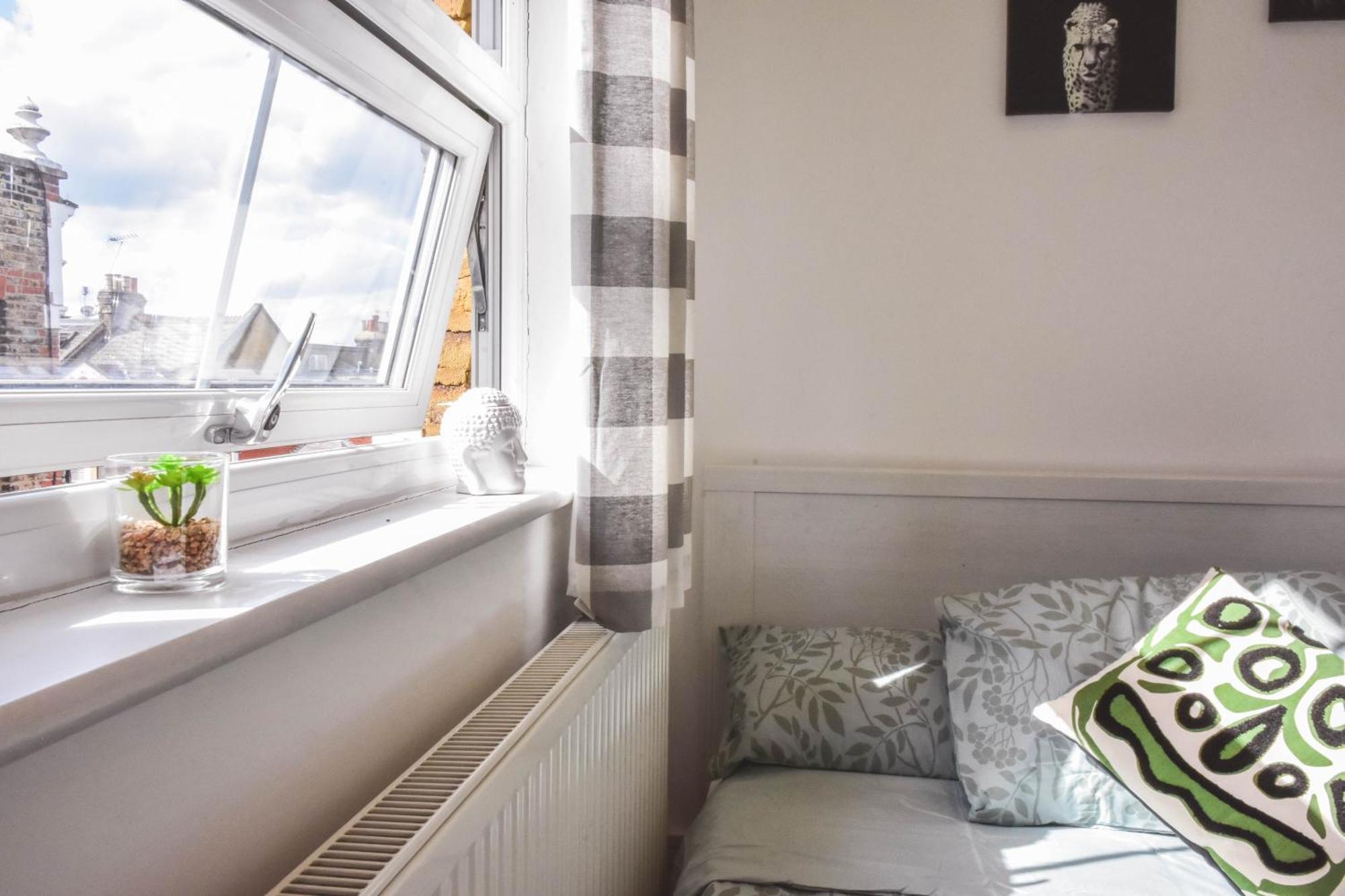 Apartment Putney , Modern-flawless !