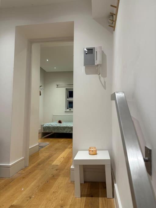 Putney , Modern-flawless ! Apartment *