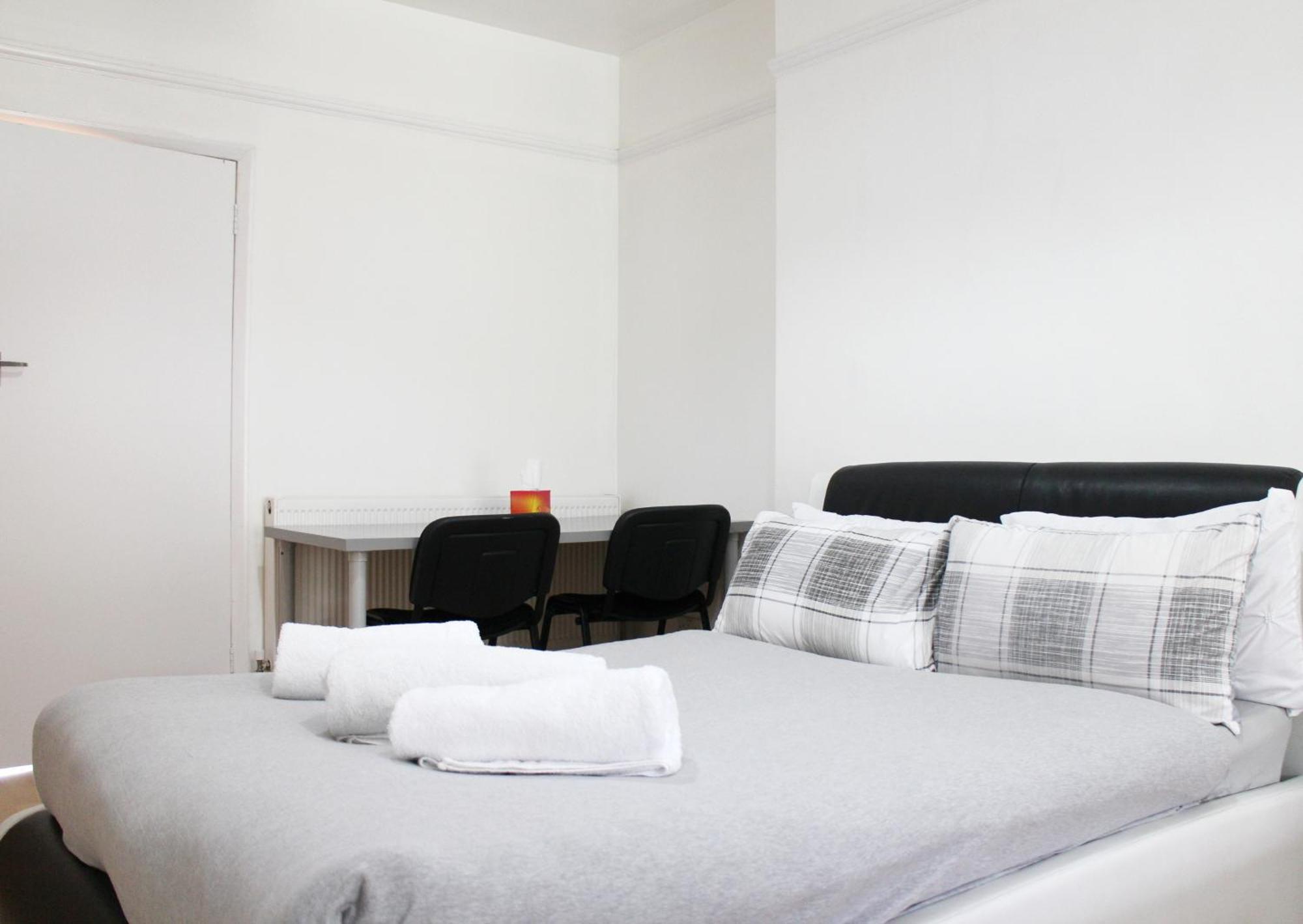 Apartment Large Garden Flat On Golders Road *