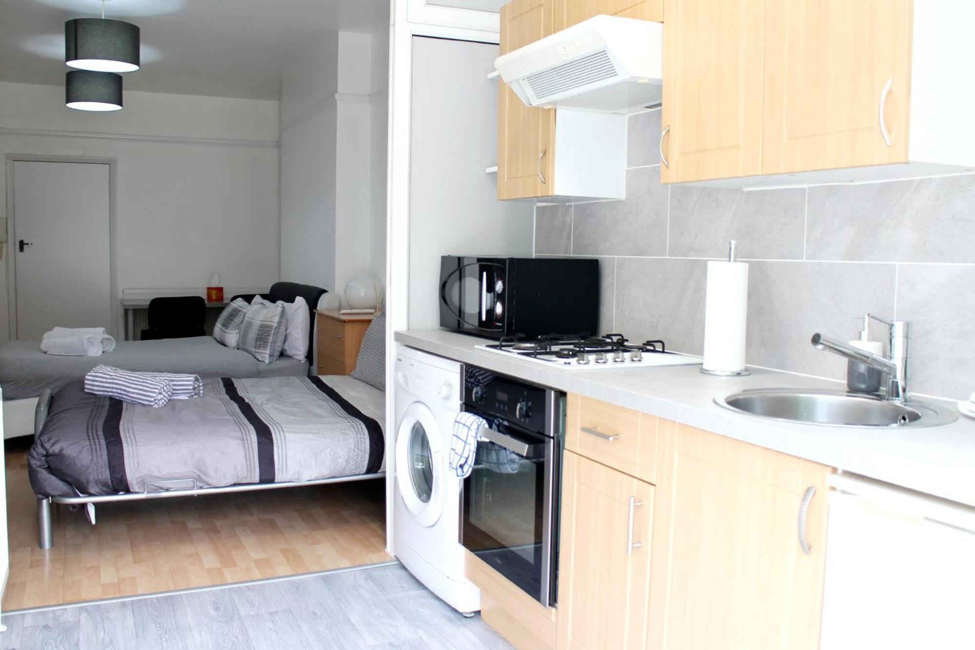 Large Garden Flat On Golders Road * London