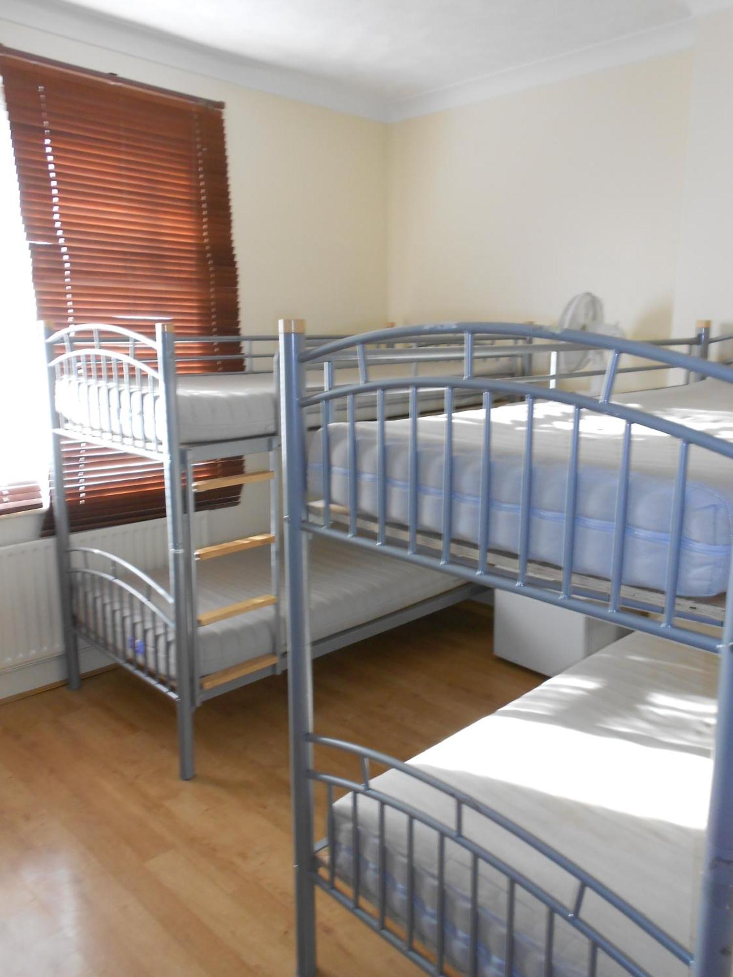 24/7 Hostal