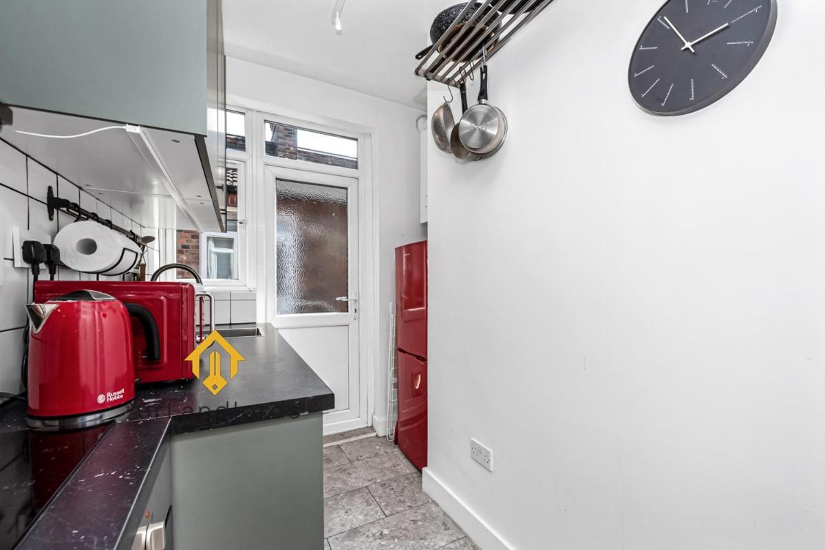 Unique 2 Bedroom Flat In Heart Of Walthamstow Appartement Londen