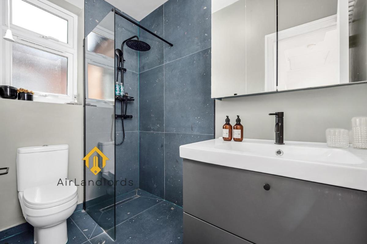 Unique 2 Bedroom Flat In Heart Of Walthamstow Appartement Londen