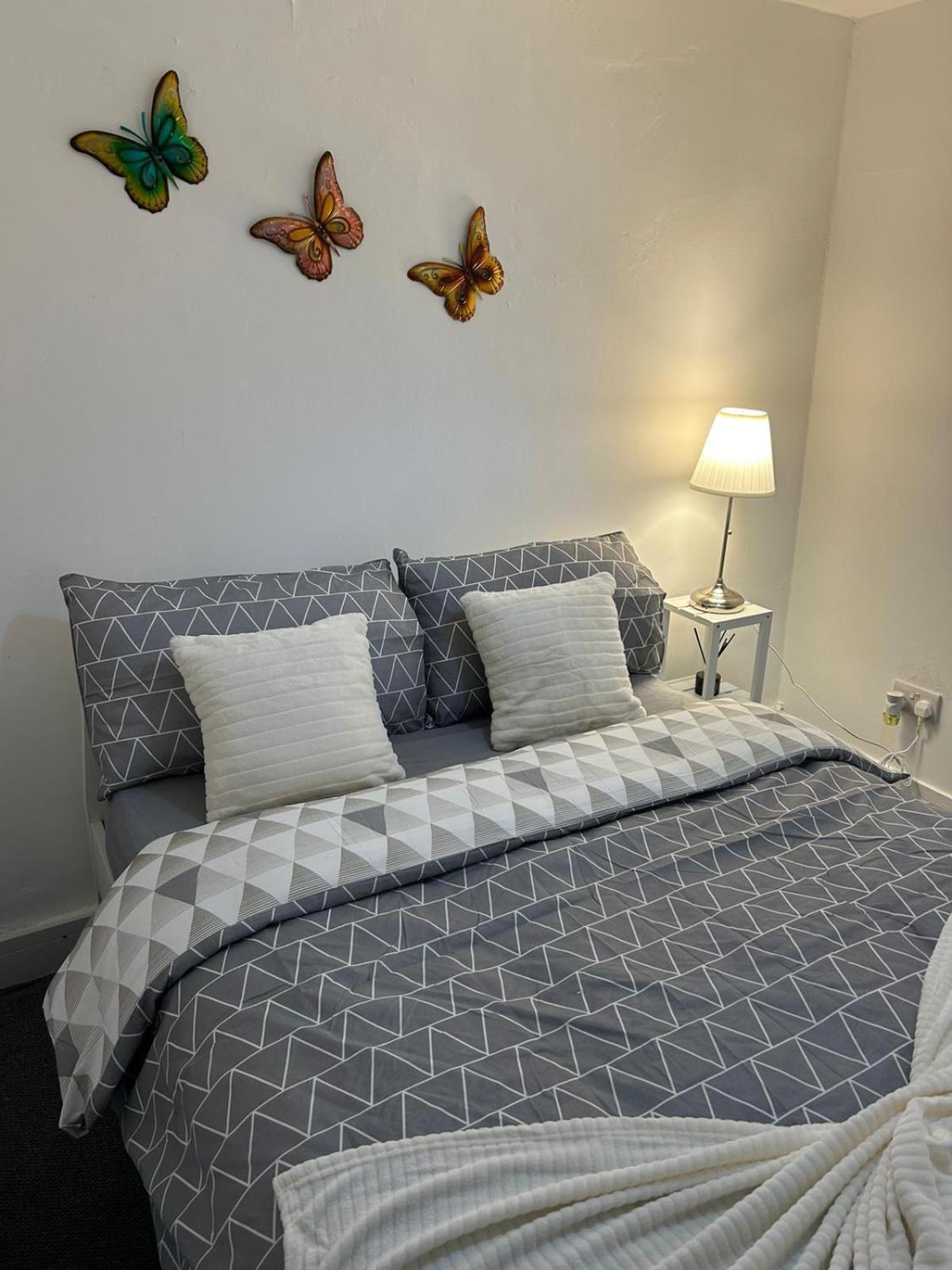 Apartment View - Near Canary Wharf *