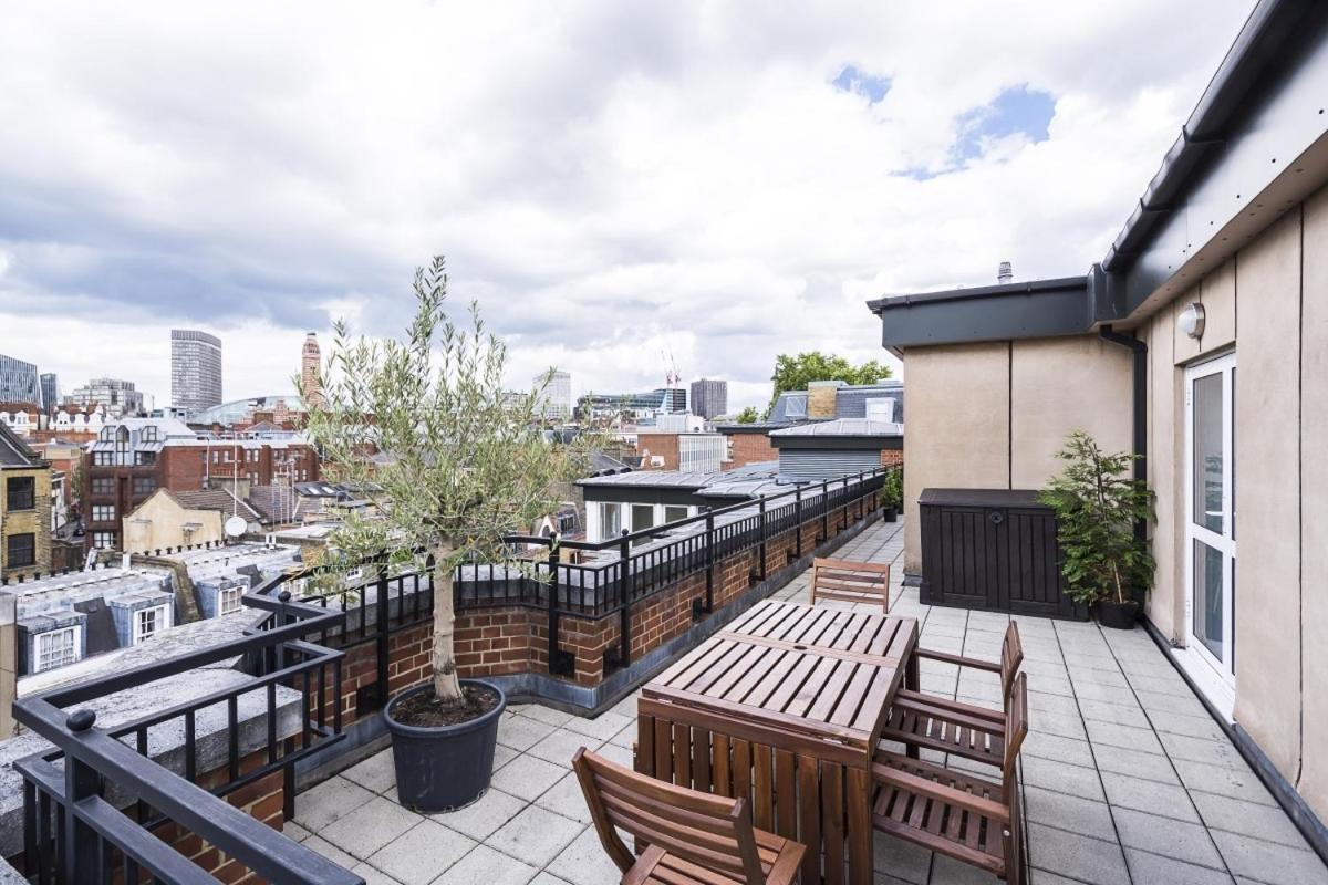 Bedroom With Private Terrace Homestay London
