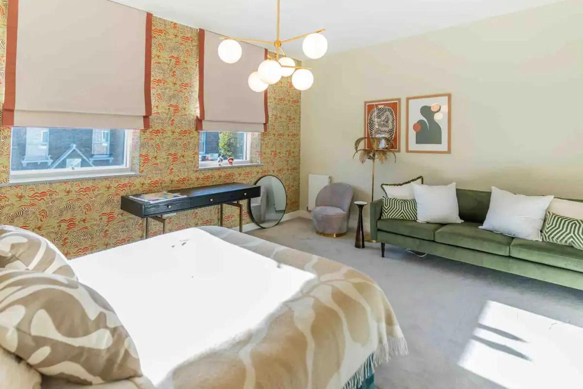 Oasis - Spacious 4 Bedroom House * London