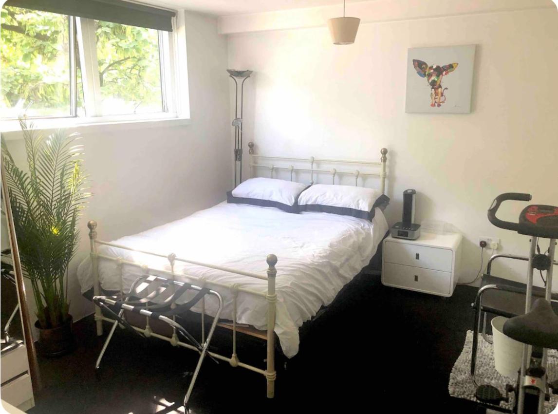 Lockable Ensuite In Modern Space With Shared Kitchen Fast Wifi Privatunterkunft