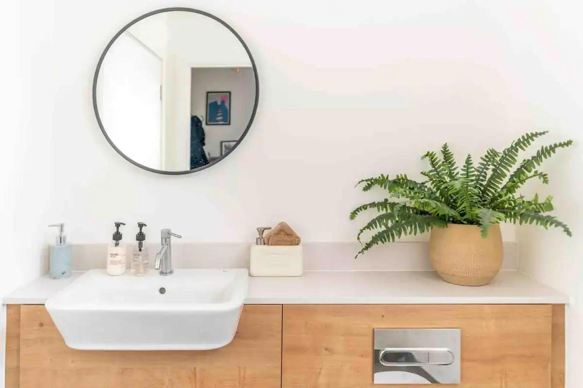 Oasis - Spacious 4 Bedroom House London