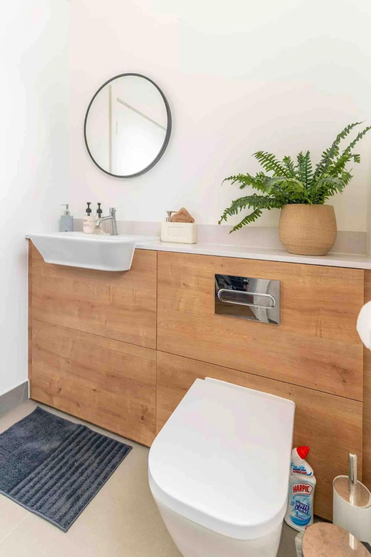 Oasis - Spacious 4 Bedroom House Holiday home London