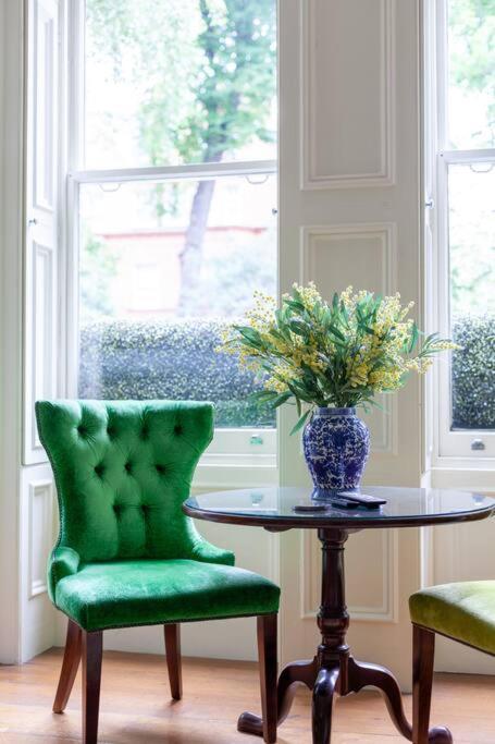 Elegant 2-bedroom Flat In South Kensington, Apartment London