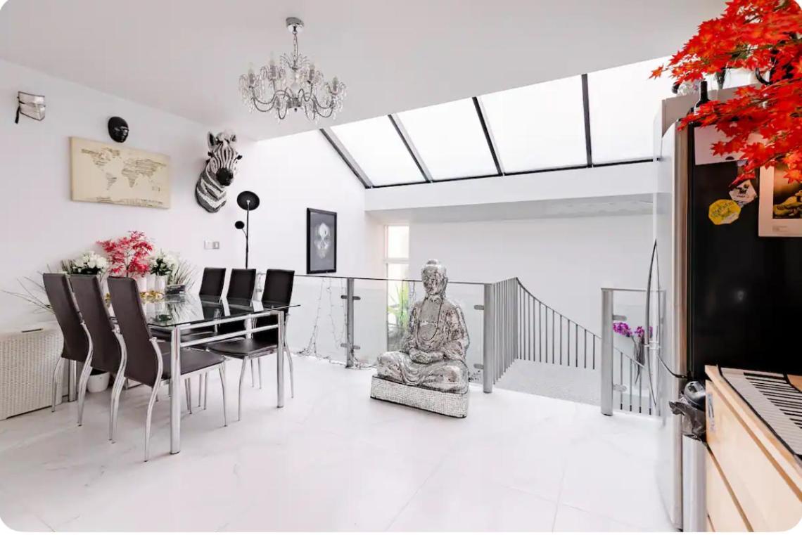 Lockable Ensuite In Modern Space With Shared Kitchen Fast Wifi Privatunterkunft