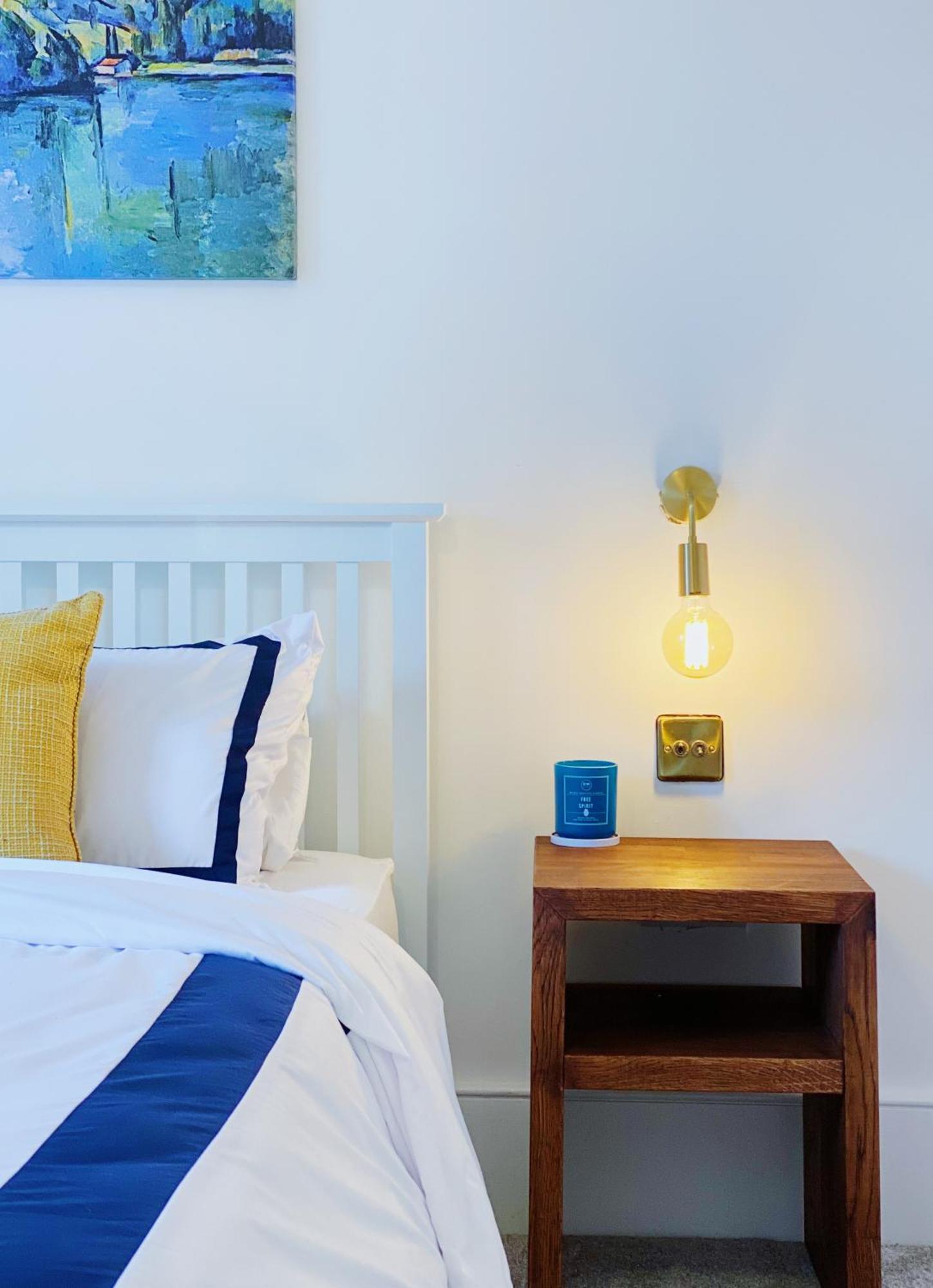 Boutique Style With Kitchen, Huge Shower, King Bed