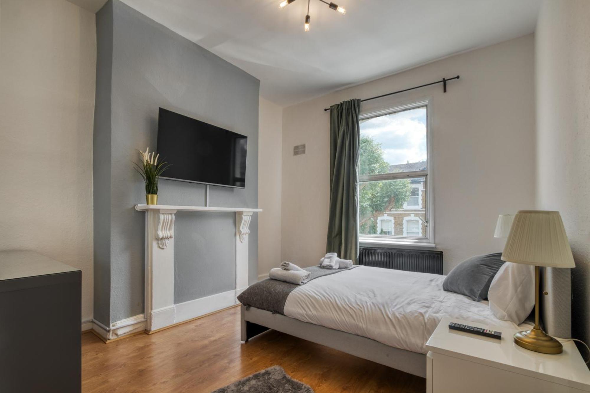 4 Bedroom Dalston Apartment *