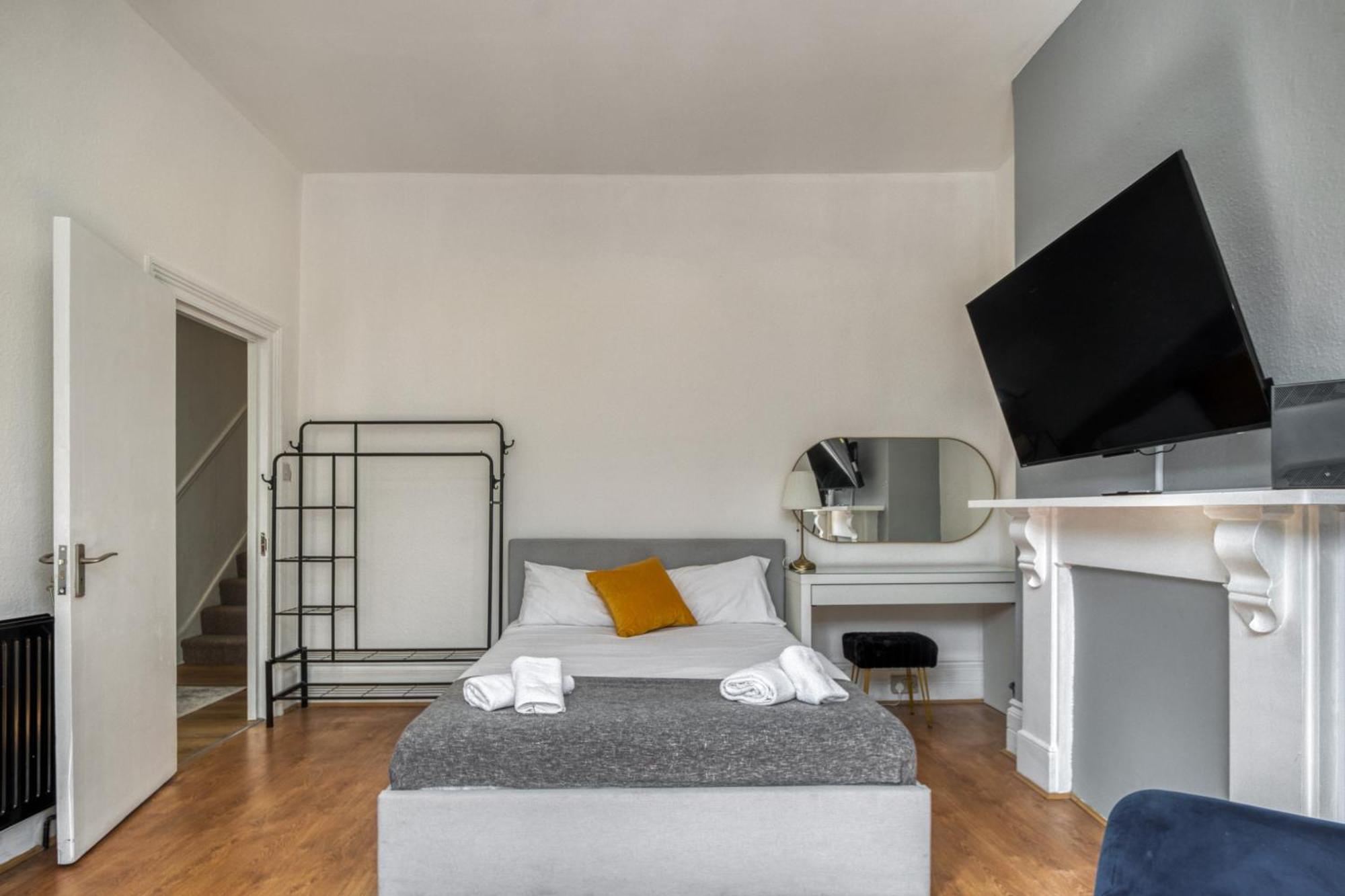 Apartment 4 Bedroom Dalston *