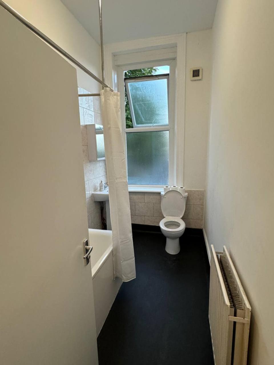 Cheerful 3 Bedroom Apartment