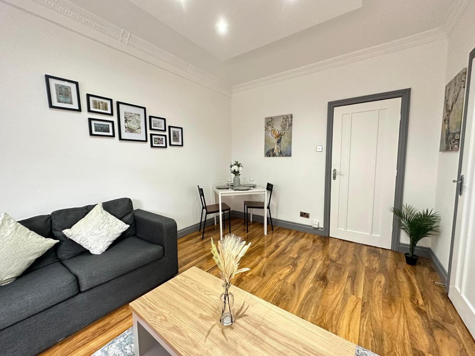 Stylish 1 Bedroom & Livingroom In Central Apartment London