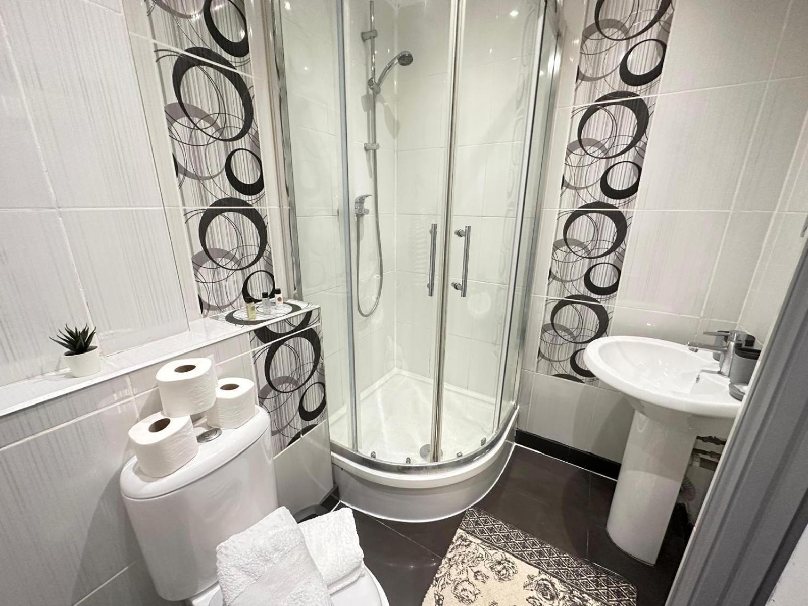 Stylish 1 Bedroom & Livingroom In Central * London