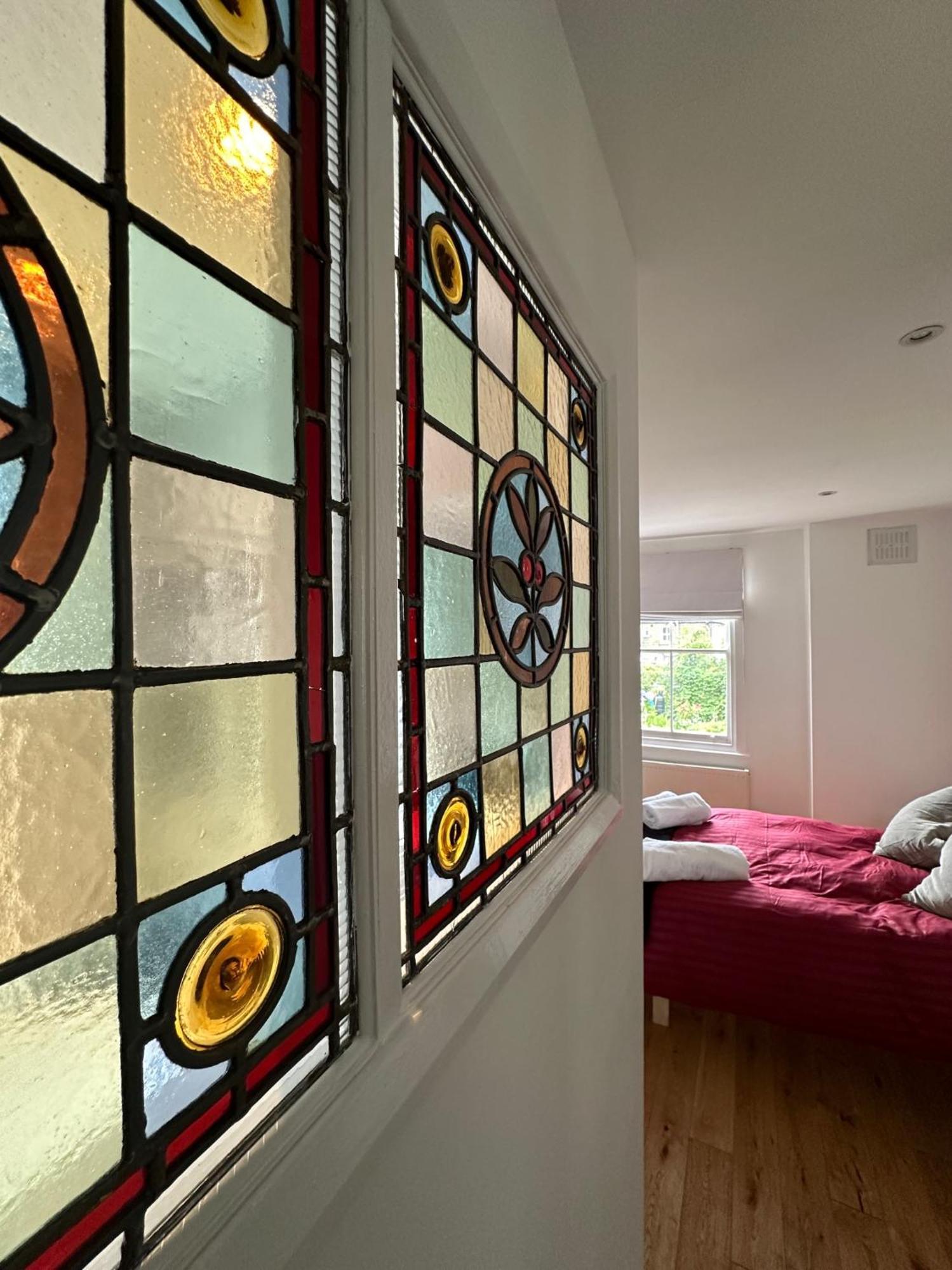 Stunning 3 Bed Apartment *