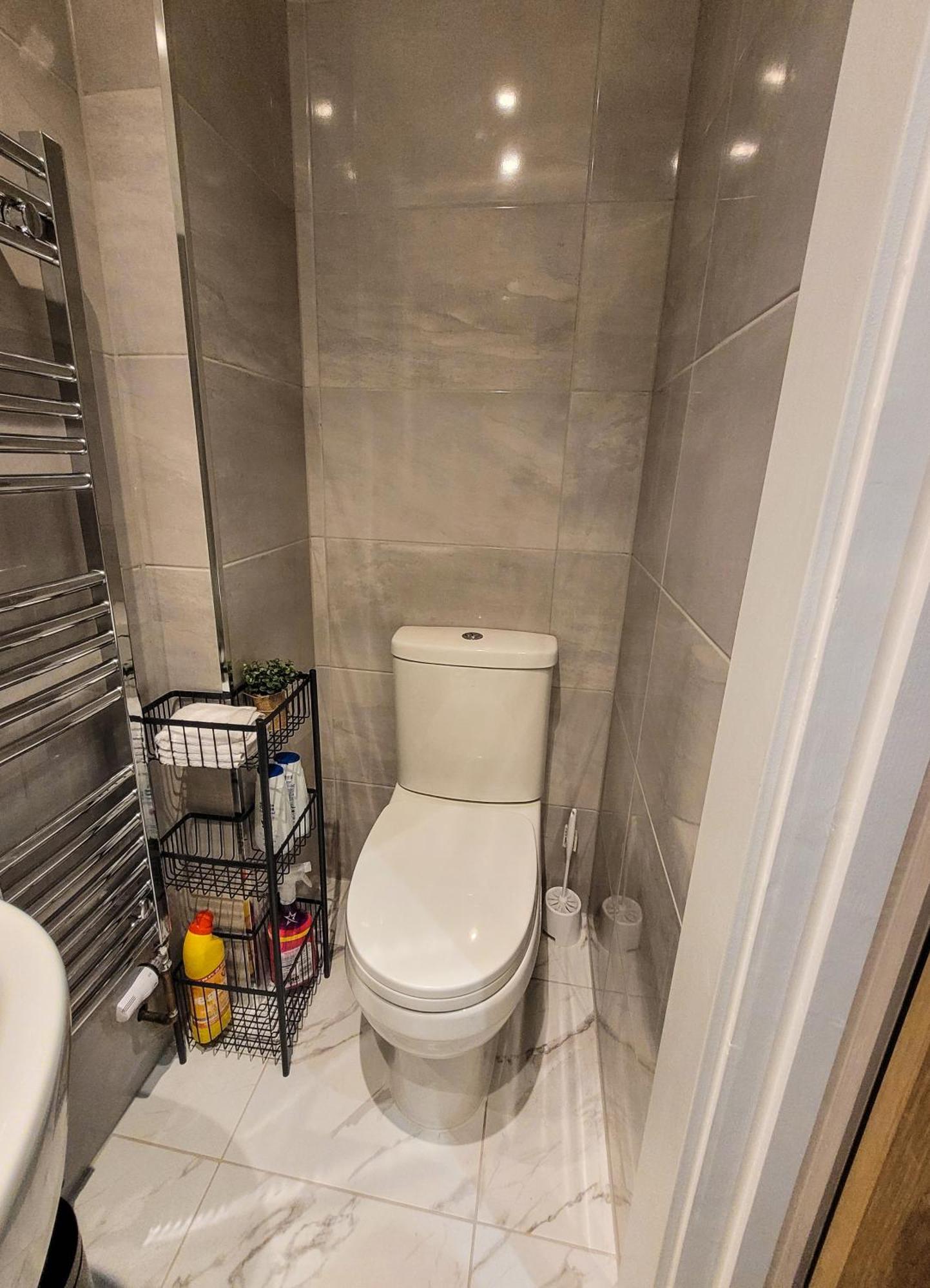 4 Bed 2 Bath Spacious House With 2 Driveway Parking In Ilford Holiday home *