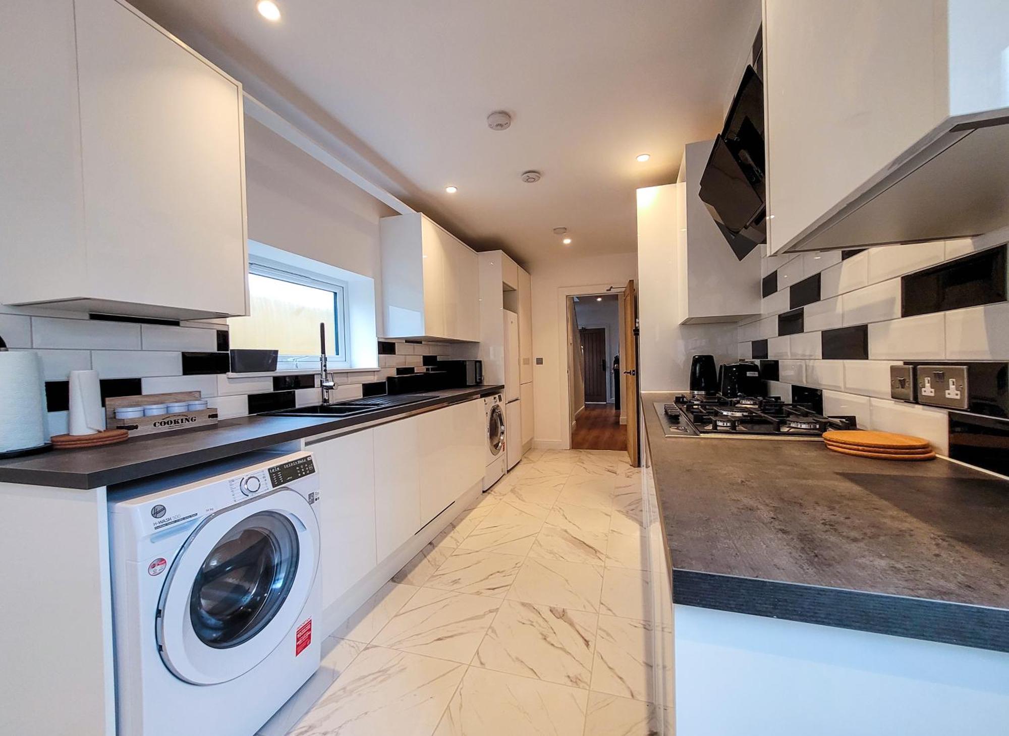 Holiday home 4 Bed 2 Bath Spacious House With 2 Driveway Parking In Ilford *