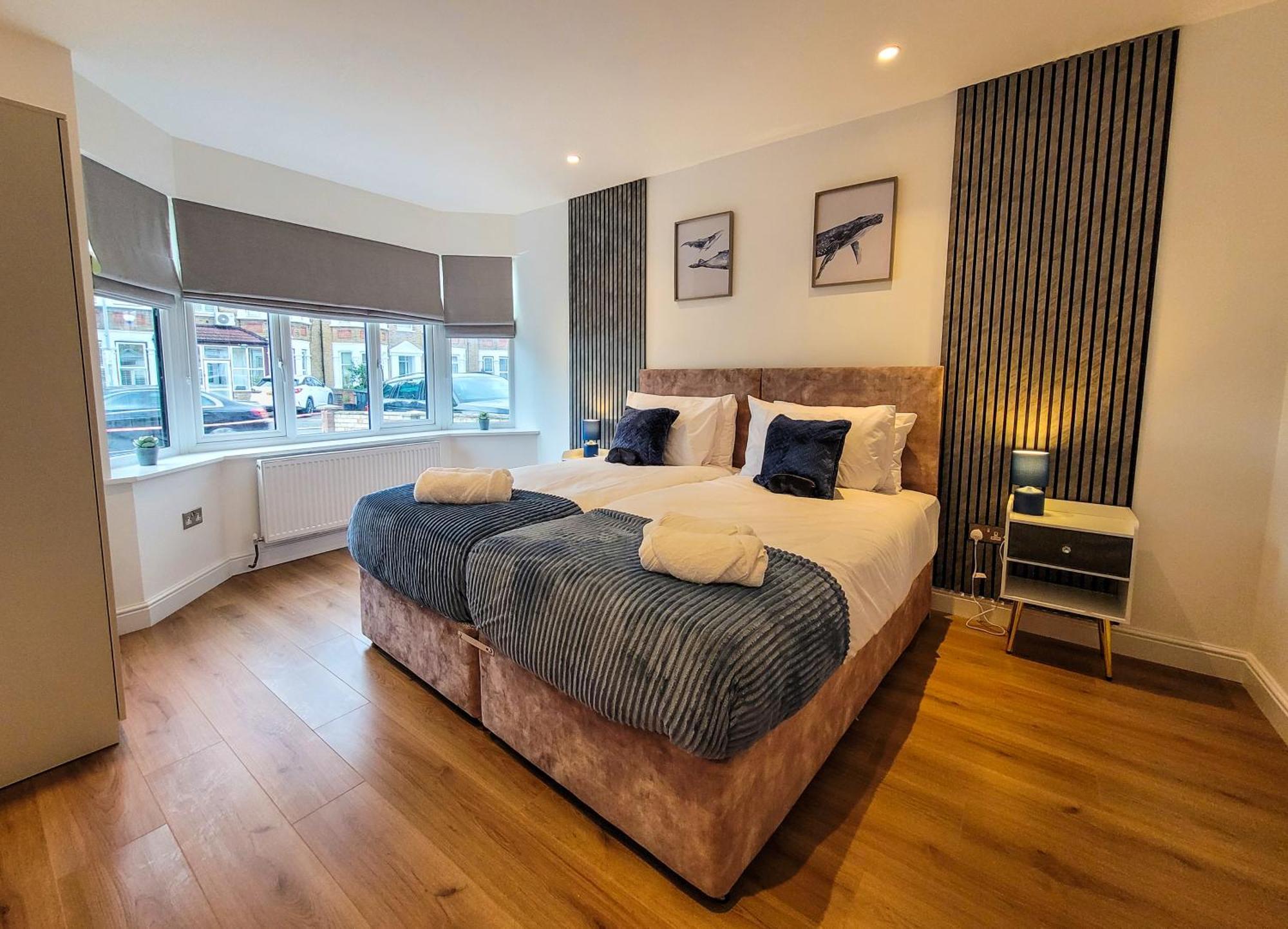 4 Bed 2 Bath Spacious House With 2 Driveway Parking In Ilford Holiday home London