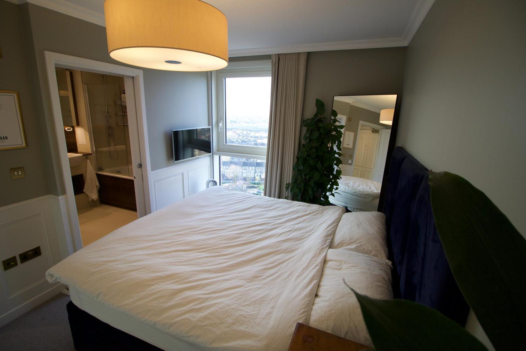 Luxury Surrey Quays Apartment London