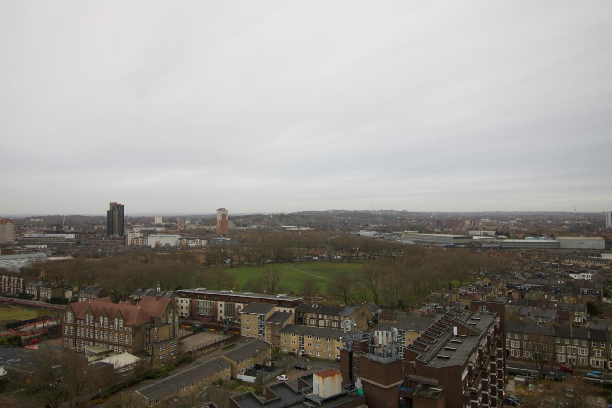 Luxury Surrey Quays Apartment London