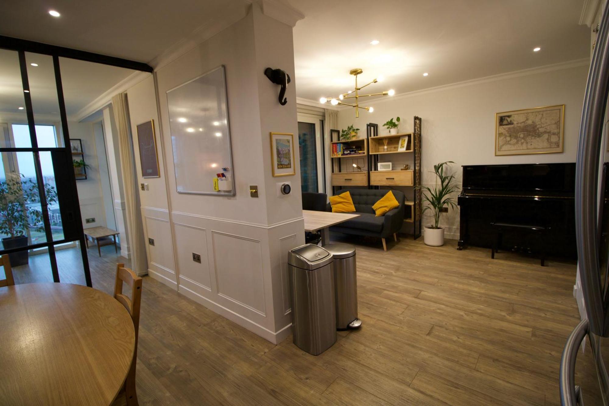 Luxury Surrey Quays Apartment London
