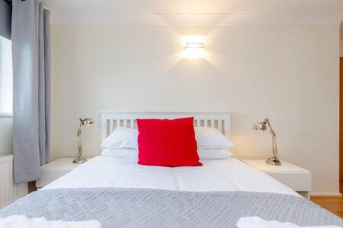 Holland Park 2 Bed Flat By Basetogo Apartment