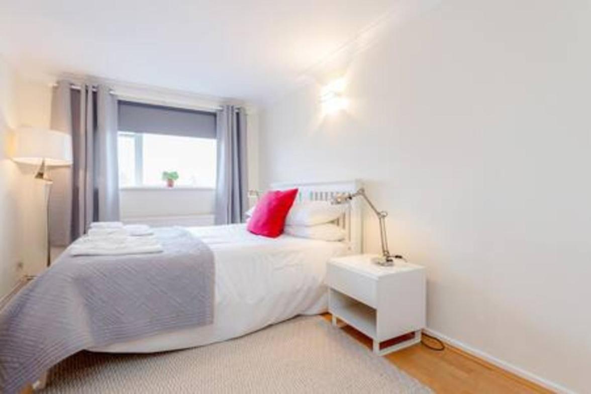 Apartment Holland Park 2 Bed Flat By Basetogo