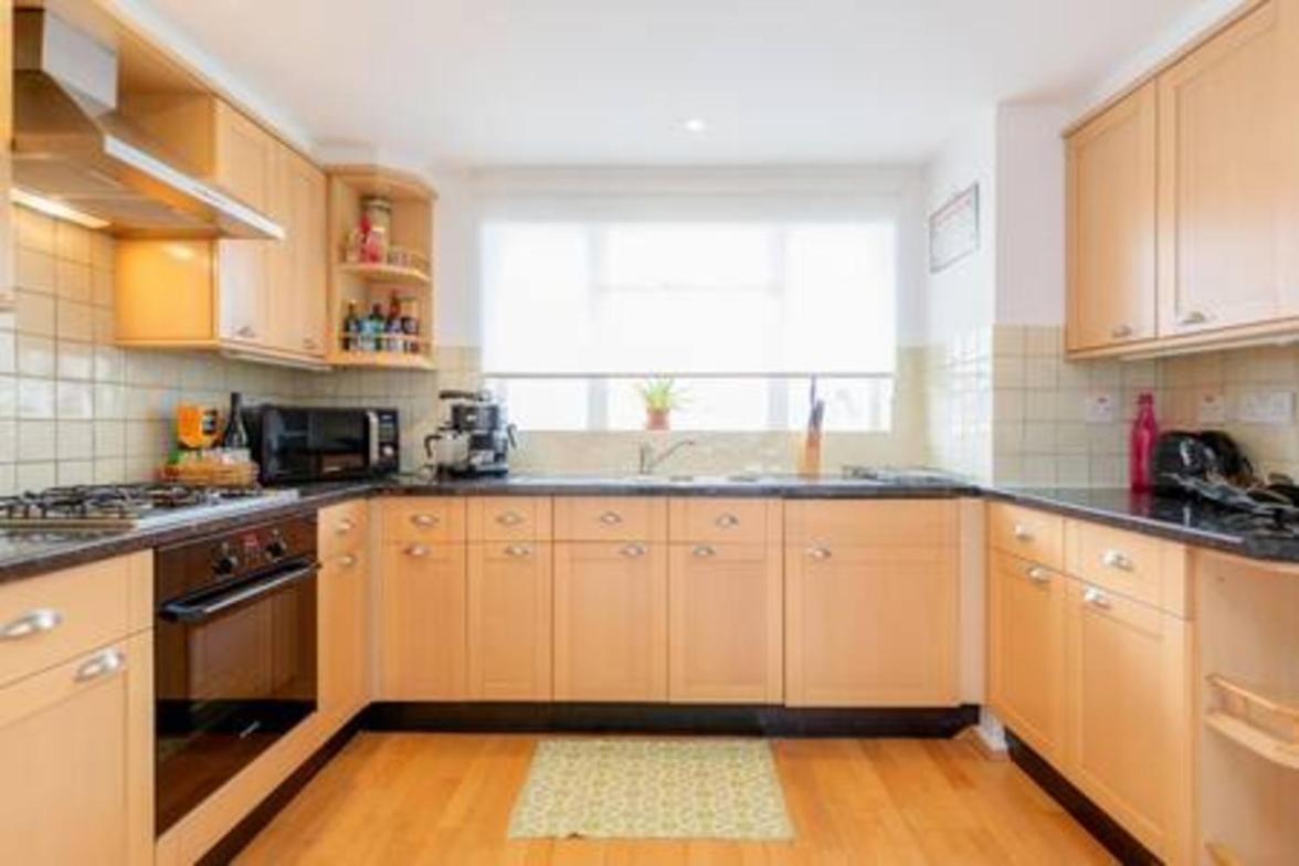 Holland Park 2 Bed Flat By Basetogo * London