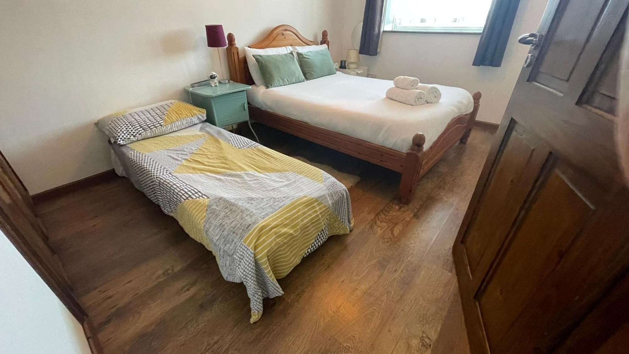 2 Bedrooms 2 Stations * Londen