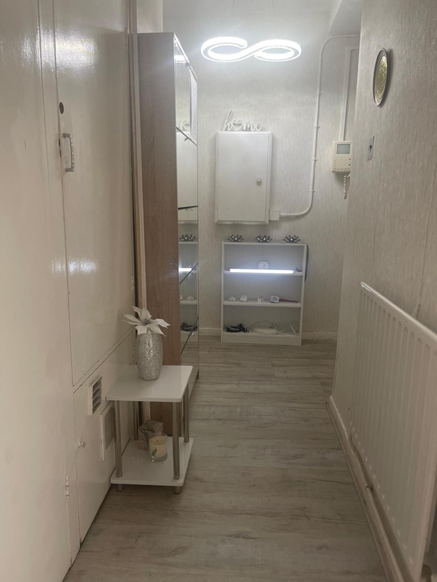 With Shared Kitchen Londen