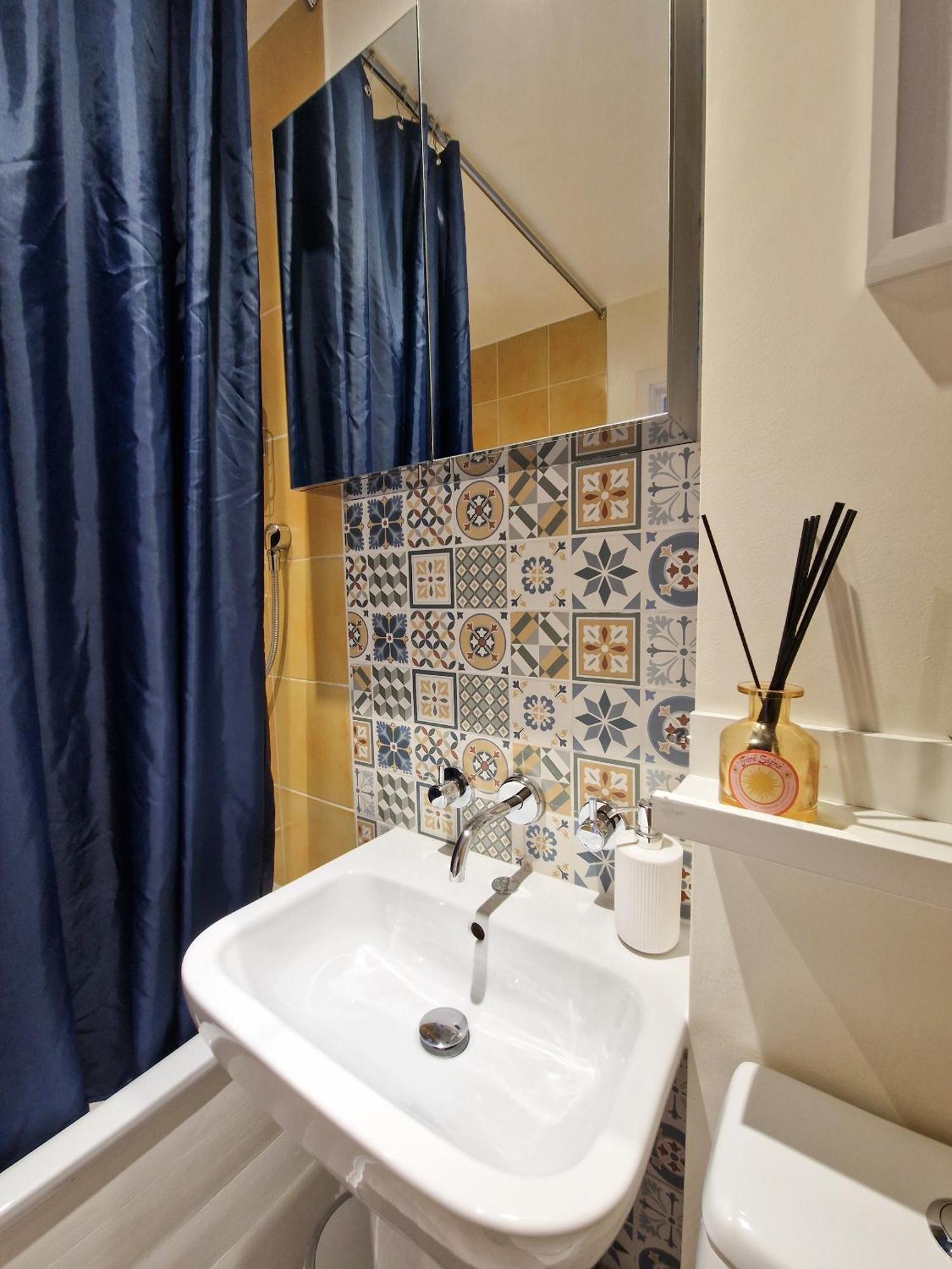 Apartamento 1-bed Apartment, Close To Kensington Olympia With Free Wi-fi & Netflix *