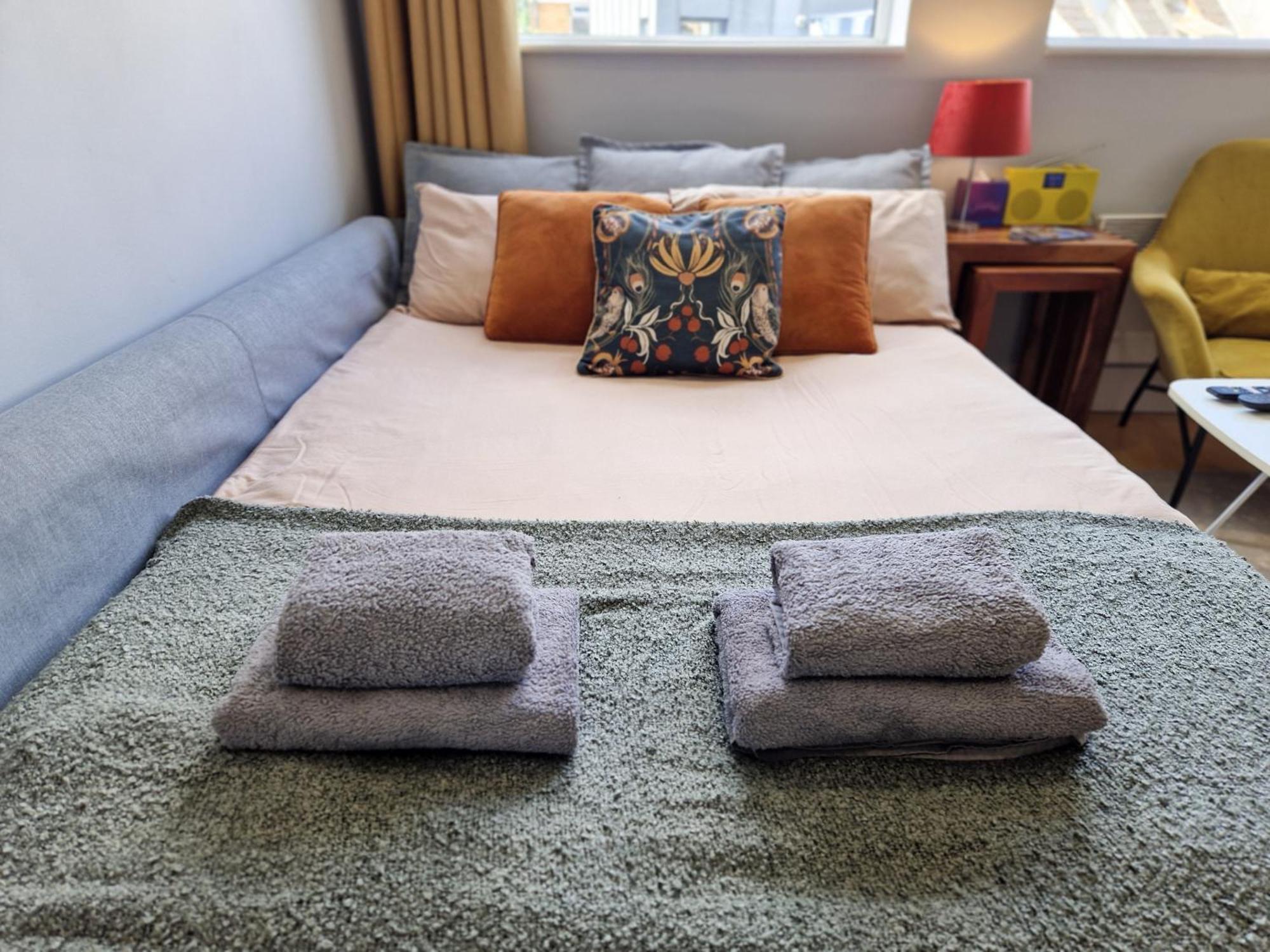 1-bed Apartment, Close To Kensington Olympia With Free Wi-fi & Netflix Apartamento Londres