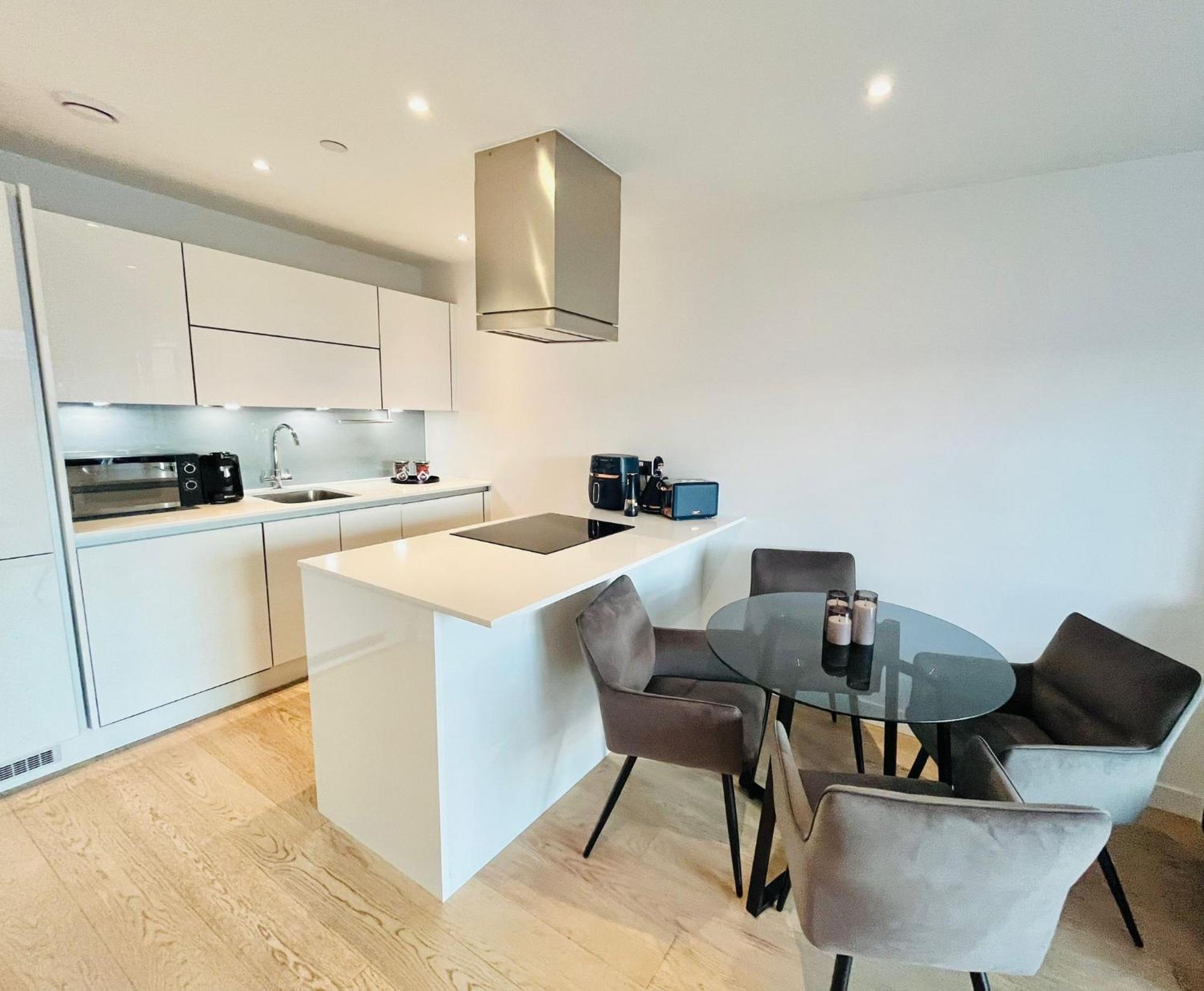 Apartment Modern Canary Wharf - Prime For Business & Family - Near Tube Access London