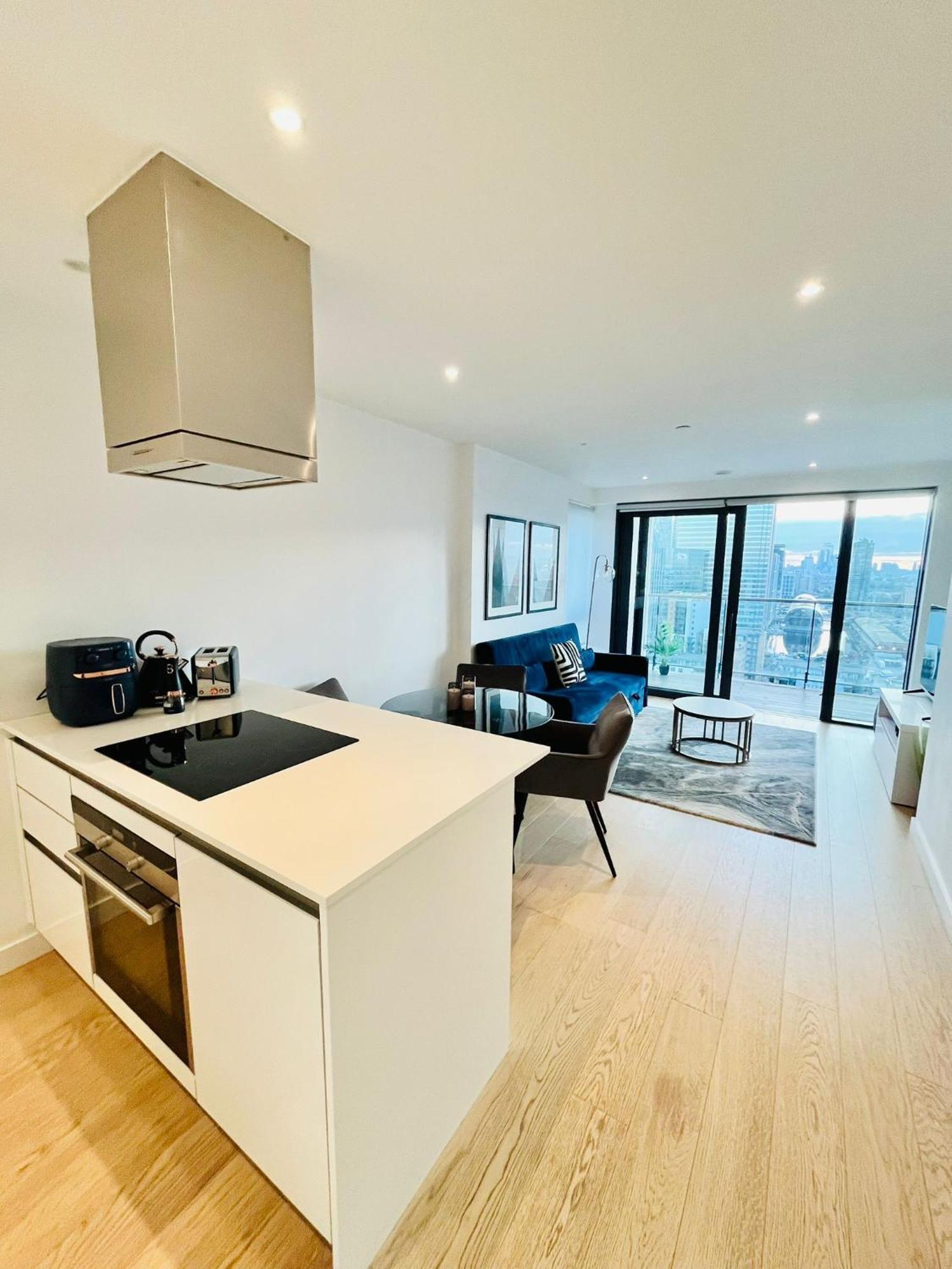 Modern Canary Wharf - Prime For Business & Family - Near Tube Access London
