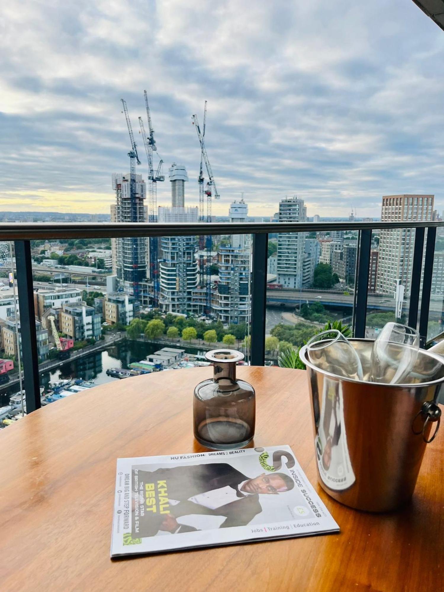 Modern Canary Wharf - Prime For Business & Family - Near Tube Access Apartment *