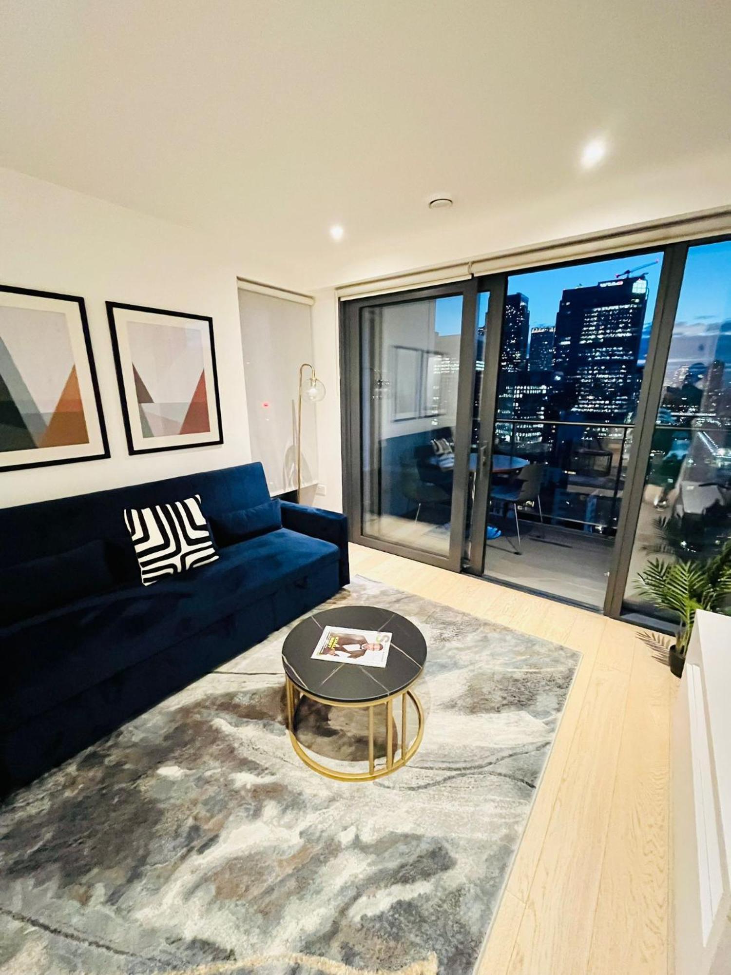 Modern Canary Wharf - Prime For Business & Family - Near Tube Access Apartment London