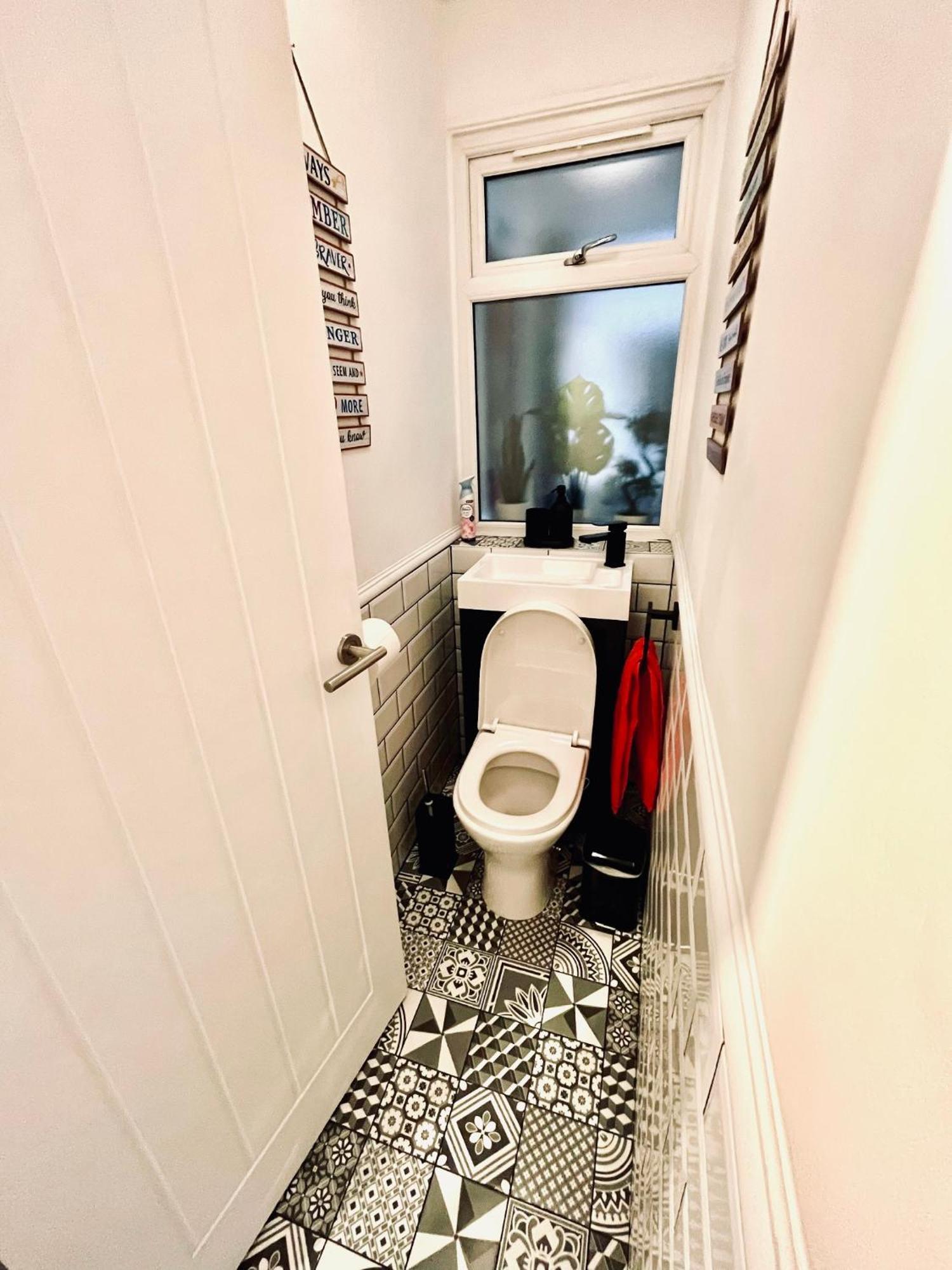 Apartment Newly Refurbished ,chic, Attractive 3 Bedroom Flat London
