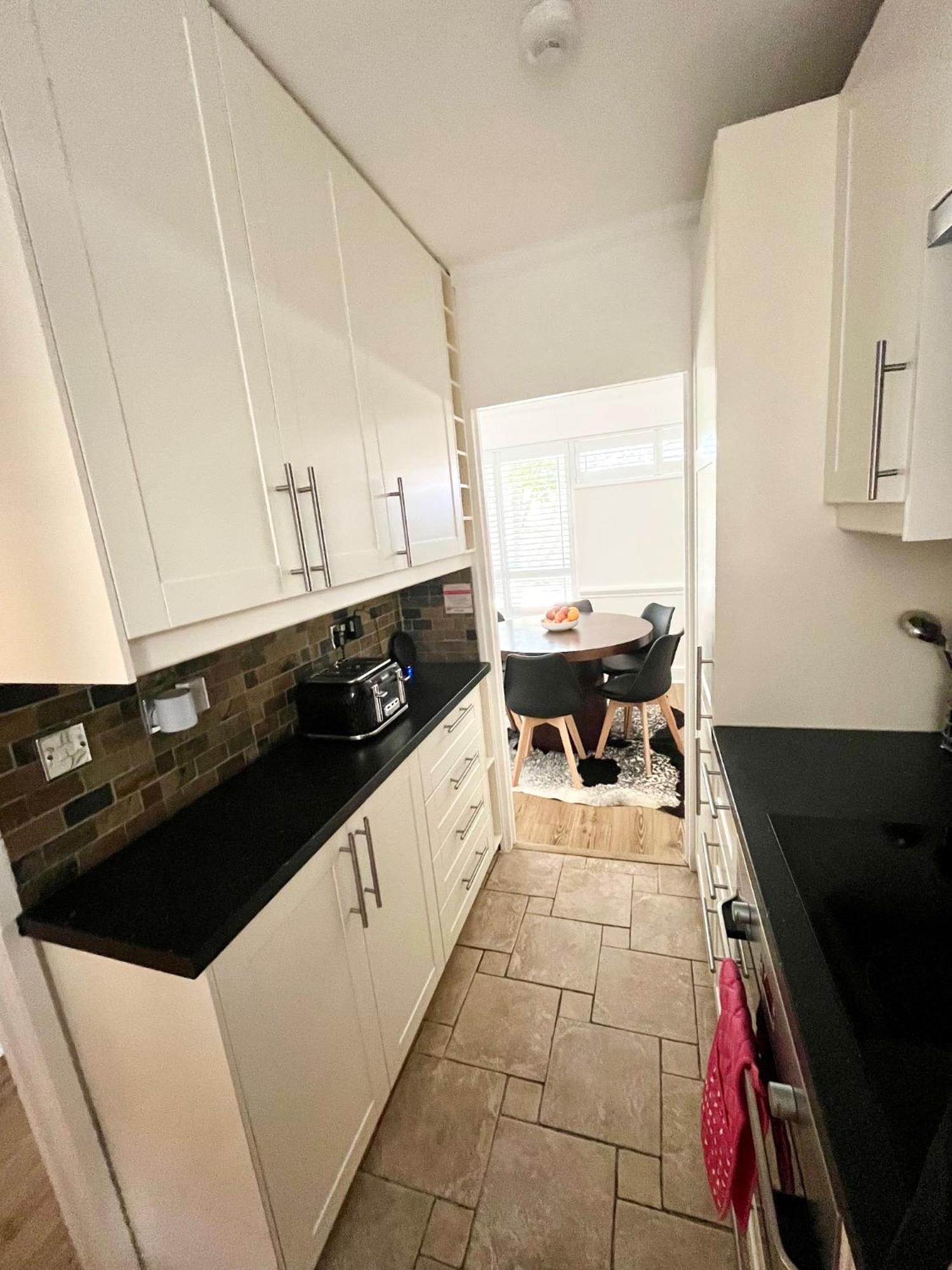 Newly Refurbished ,chic, Attractive 3 Bedroom Flat Apartment London