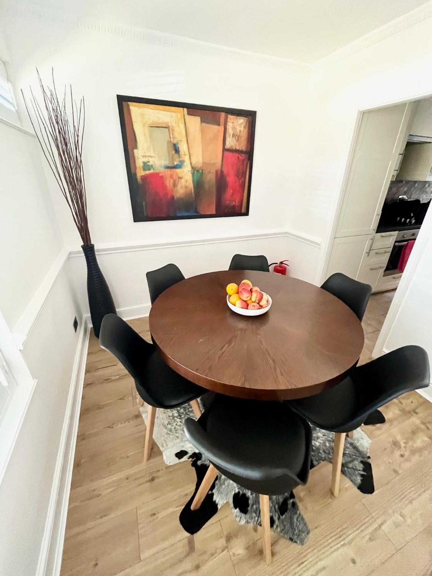 Newly Refurbished ,chic, Attractive 3 Bedroom Flat * London