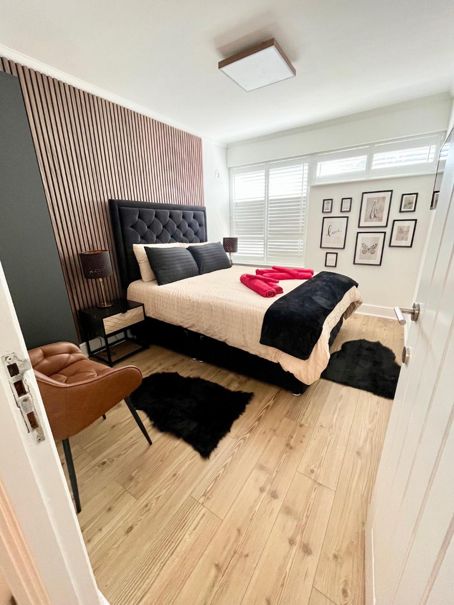 Apartment Newly Refurbished ,chic, Attractive 3 Bedroom Flat
