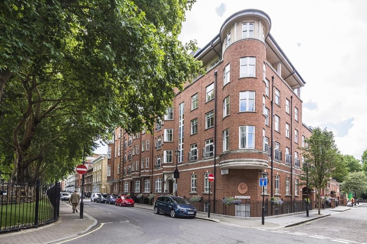 Bedroom With Private Terrace Homestay London