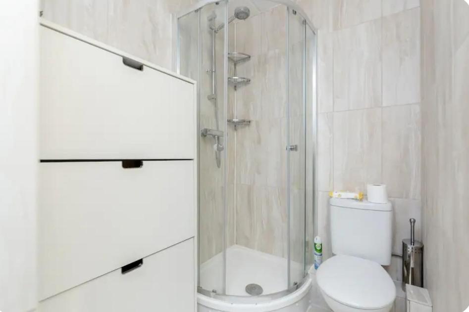 Spacious Double By Batteresa Park - Zone 1 Londen